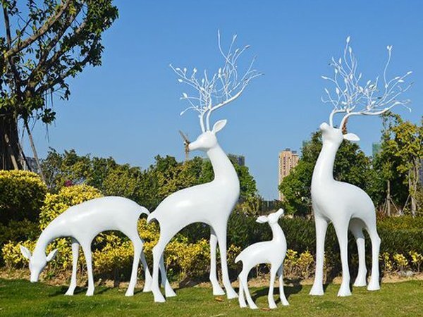 鹿雕塑制作2